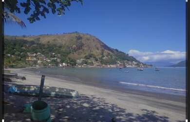 Imagem: A casa possui 4 Dormitórios, 1 Suíte e 2 Banheiros e está