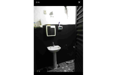 Imagem: A casa possui 4 Dormitórios, 1 Suíte, 2 Banheiros, Acomodam