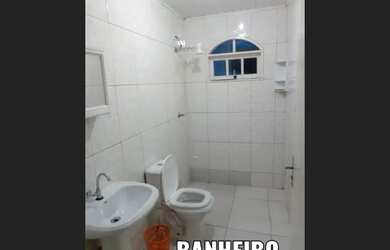 Imagem: A casa possui 4 Dormitórios, 2 Suítes, 1 Banheiro, Acomodam