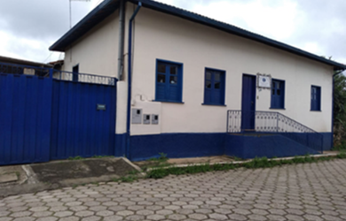 Imagem: A casa possui 6 Dormitórios, 2 Suítes, 6 Banheiros, 4 Vagas