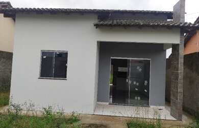 Imagem: A casa possui 2 Dormitórios, 2 Banheiros, 2 Vagas na garagem