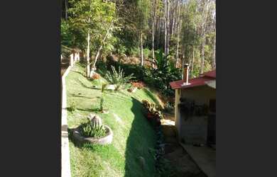 Imagem: A fazenda possui 2 Dormitórios, 1 Suíte, 2 Banheiros, Imóvel