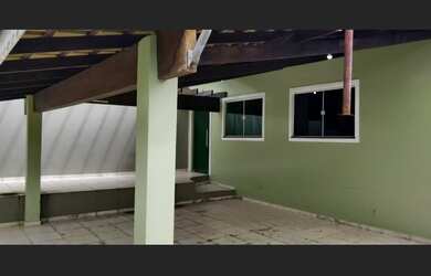 Imagem: A casa possui 3 Dormitórios, 2 Suítes, 4 Banheiros, 3 Vagas