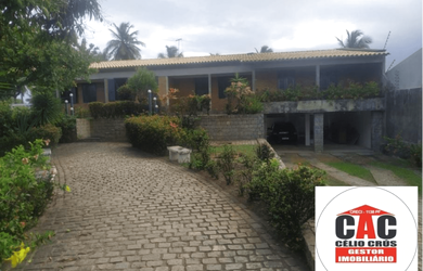 Imagem: A casa possui 4 Dormitórios, 1 Suíte, 2 Banheiros, 8 Vagas