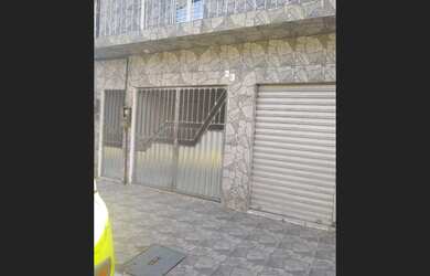 Imagem: A casa possui 3 Dormitórios, 1 Suíte, 1 Banheiro, 2 Vagas