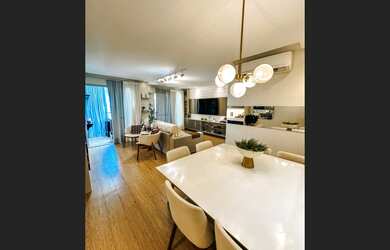 Imagem: O apartamento possui 2 Dormitórios, 1 Suíte, 2 Banheiros