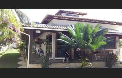 Imagem: A casa possui 3 Dormitórios, 2 Banheiros, 3 Vagas na garagem