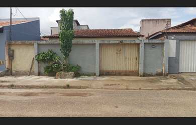 Imagem: A casa possui 2 Dormitórios, 1 Suíte, 2 Banheiros, 2 Vagas