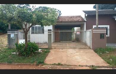 Imagem: A casa possui 2 Dormitórios, 1 Banheiro, 65m² de Área, 192m²