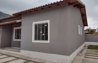 Imagem: A casa possui 2 Dormitórios, 1 Suíte, 2 Banheiros, Imóvel