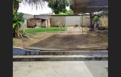 Imagem: A casa possui 3 Dormitórios, 1 Suíte, 2 Banheiros, Acomodam