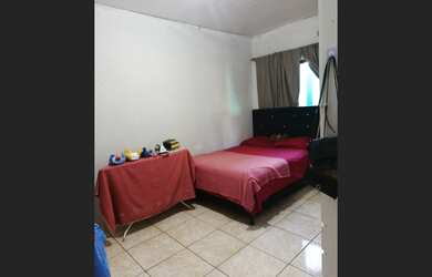 Imagem: A casa possui 1 Dormitório, 1 Suíte, 1 Banheiro, 1 Vaga na