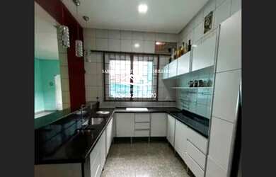 Imagem: A casa em condomínio possui 6 Dormitórios, 6 Suítes, 2 Banheiros