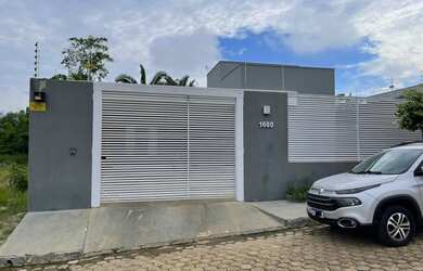 Imagem: A casa possui 3 Dormitórios, 1 Suíte, 3 Banheiros, 2 Vagas