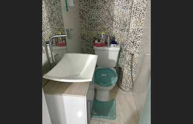 Imagem: O apartamento possui 2 Dormitórios, 1 Suíte, 2 Banheiros