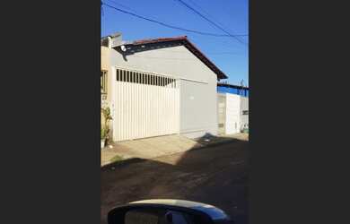 Imagem: A casa possui 2 Dormitórios, 1 Banheiro, 1 Vaga na garagem