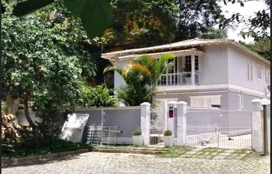 Imagem: A casa em condomínio possui 6 Dormitórios, 3 Suítes, 4 Banheiros