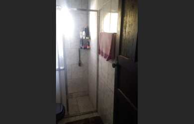 Imagem: A casa possui 2 Dormitórios, 2 Banheiros, Acomodam 5 pessoas