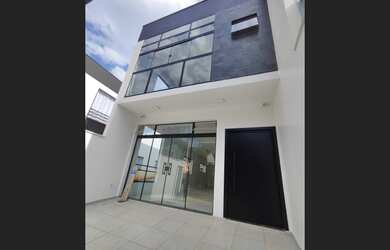 Imagem: A casa possui 2 Dormitórios, 1 Suíte, 2 Banheiros, 130m²