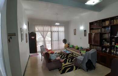 Imagem: A casa possui 1 Dormitório, 3 Suítes, 4 Banheiros, 400m²