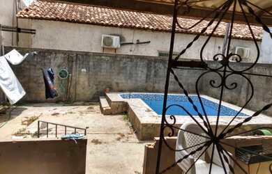 Imagem: A casa à venda possui 4 Dormitórios, 1 Suíte, 2 Banheiros