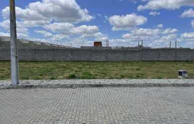 Imagem: O terreno possui 200m² de Área e está localizado em Registro