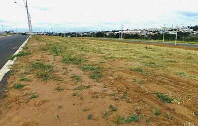 Imagem: O terreno possui 200m² de Área, Imóvel novo e está localizado