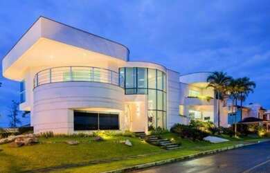 Imagem: A casa em condomínio possui 6 Dormitórios, 6 Suítes, 8 Banheiros