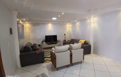 Imagem: A casa possui 3 Dormitórios, 1 Suíte, 3 Banheiros, 3 Vagas