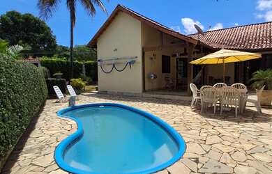 Imagem: A casa em condomínio possui 3 Dormitórios, 1 Suíte, 3 Banheiros