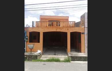 Imagem: A casa possui 3 Dormitórios, 2 Suítes, 2 Banheiros, 1 Vaga