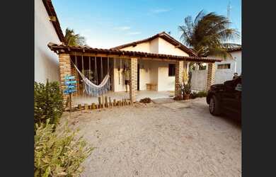 Imagem: A casa possui 2 Dormitórios, 4 Vagas na garagem, 300m² de