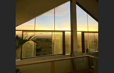 Imagem: A casa possui 3 Dormitórios, 2 Banheiros, Acomodam 8 pessoas