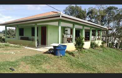 Imagem: A fazenda possui 2 Dormitórios, 1 Banheiro, Acomodam 10 pessoas