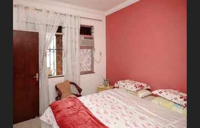 Imagem: A casa possui 2 Dormitórios, 1 Suíte, 2 Banheiros, 2 Vagas