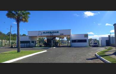 Imagem: A casa em condomínio possui 3 Dormitórios, 1 Suíte, 1 Banheiro