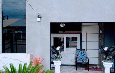 Imagem: A casa possui 5 Dormitórios, 3 Banheiros, Acomodam 15 pessoas