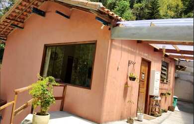 Imagem: A casa em condomínio possui 4 Dormitórios, 2 Suítes, 4 Banheiros