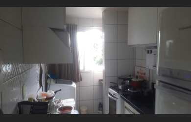 Imagem: O apartamento possui 2 Dormitórios, 1 Banheiro, 1 Vaga na garagem