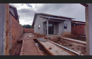 Imagem: A casa possui 2 Dormitórios, 1 Suíte, 2 Banheiros, 264m²