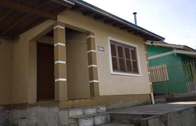 Imagem: A casa possui 1 Dormitório, 2 Banheiros, Acomodam 3 pessoas