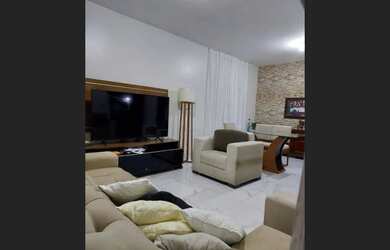 Imagem: A casa possui 4 Dormitórios, 2 Suítes, 2 Banheiros, 3 Vagas