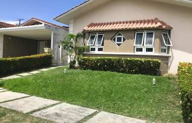 Imagem: A casa em condomínio possui 3 Dormitórios, 1 Suíte, 3 Banheiros