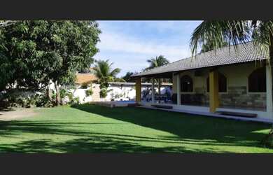 Imagem: A casa em condomínio possui 4 Dormitórios, 2 Suítes, 4 Banheiros