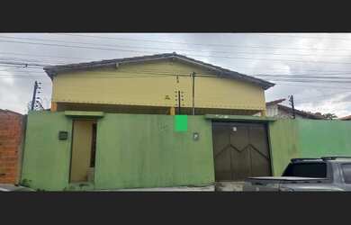 Imagem: A casa possui 2 Dormitórios, 1 Suíte, 1 Banheiro, 1 Vaga na