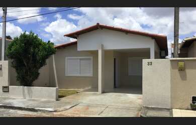 Imagem: A casa em condomínio possui 3 Dormitórios, 1 Suíte, 2 Banheiros