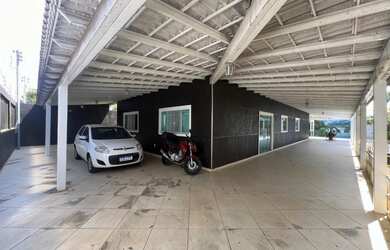 Imagem: A casa em condomínio possui 3 Dormitórios, 1 Suíte, 2 Banheiros