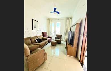 Imagem: A casa possui 3 Dormitórios, 1 Suíte, 2 Banheiros, 2 Vagas