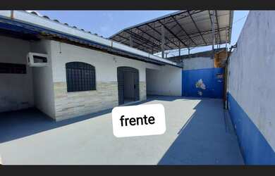 Imagem: A casa possui 3 Dormitórios, 1 Suíte, 2 Banheiros, 3 Vagas