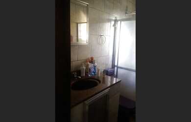 Imagem: A casa possui 2 Dormitórios, 2 Banheiros, Acomodam 5 pessoas